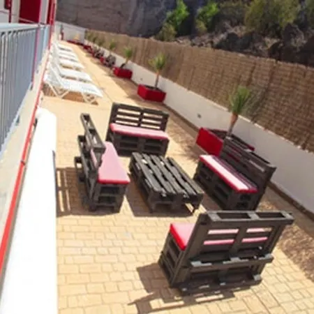 One Bedroom With Shared Pool And Wifi At